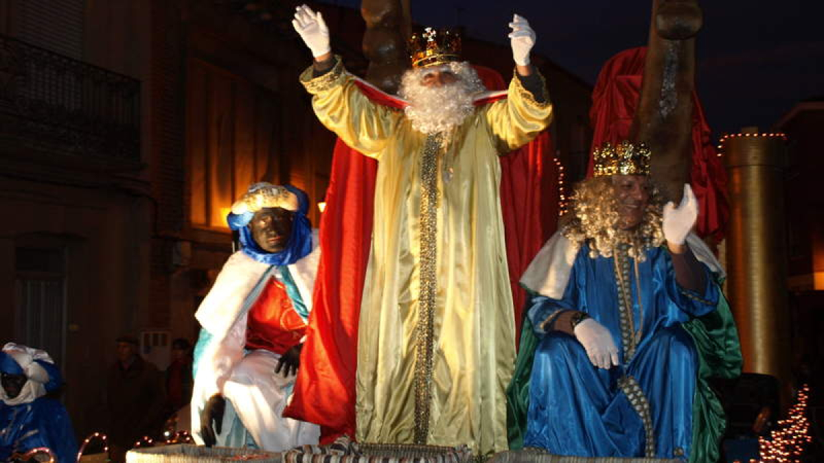 De una forma o de otra, la presencia de sus Majestades está garantizada en la provincia. MEDINA