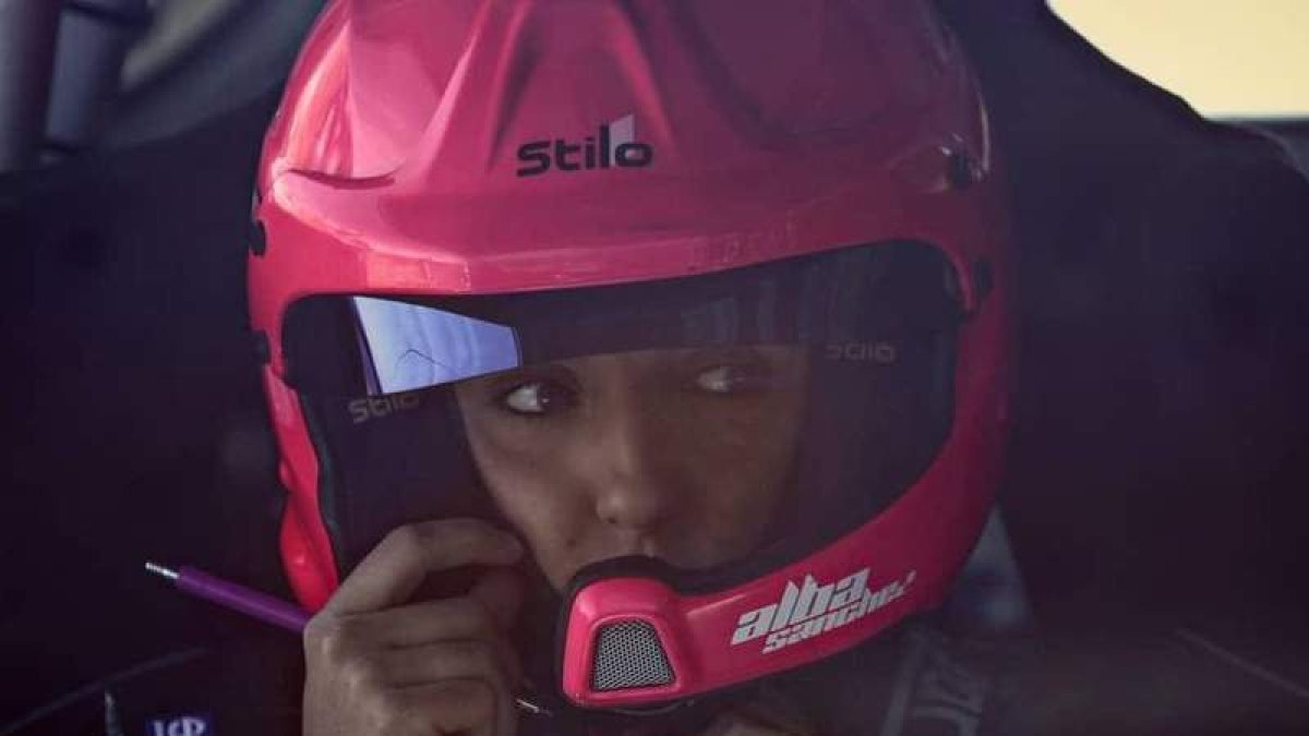 La leonesa Alba Sánchez sube al podio en su estreno en el Nacional de Rallyes 2019 en Córdoba. DL