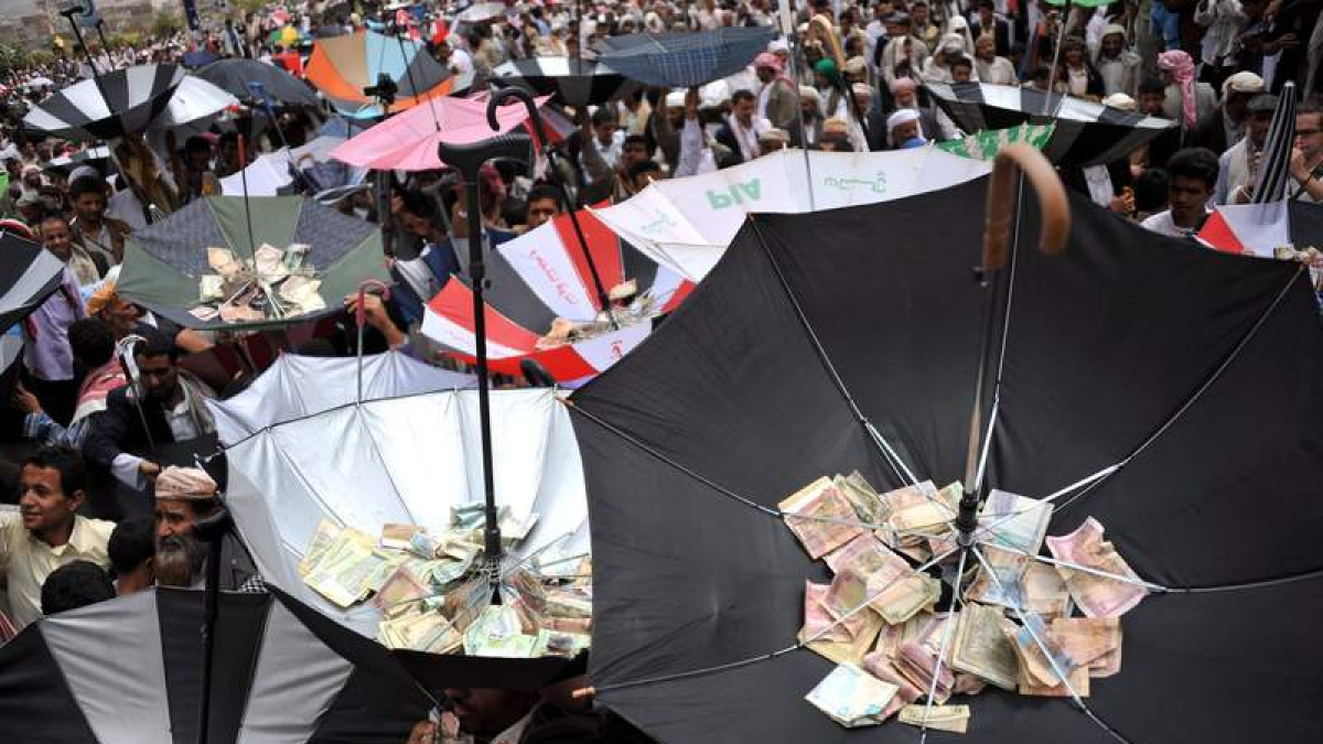 Activistas yemeníes, recaudando fondos.