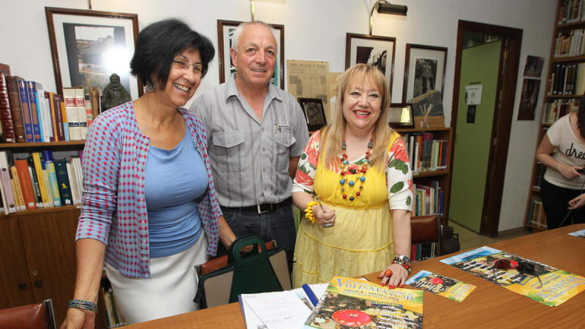 Palacio, De Arriba y Busmayor, ayer en la sede del IEB.