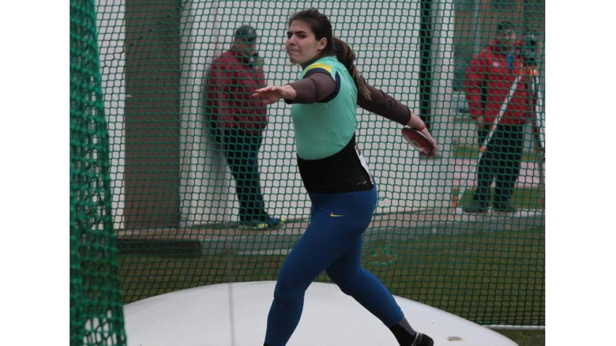 Sabina retuvo su corona en el Nacional de Lanzamientos Largos con una marca de 56,90. RAMIRO