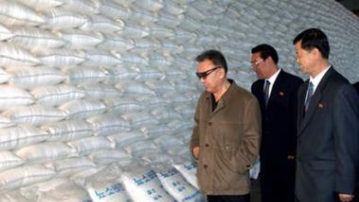 Fotografía cedida por la Agencia Central de Noticias de Corea que muestra al líder norcoreano.