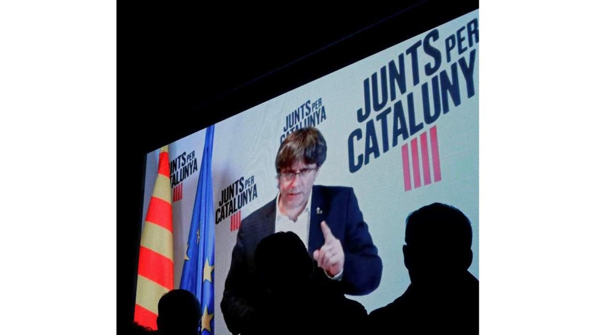 Puigdemont en una intervención por videoconferencia. SUSANNA SÁEZ