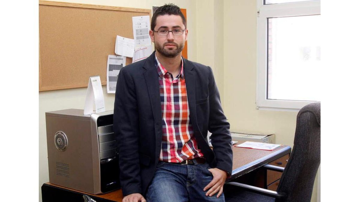 José Luis de Godos Díez en su despacho de la Universidad de León.