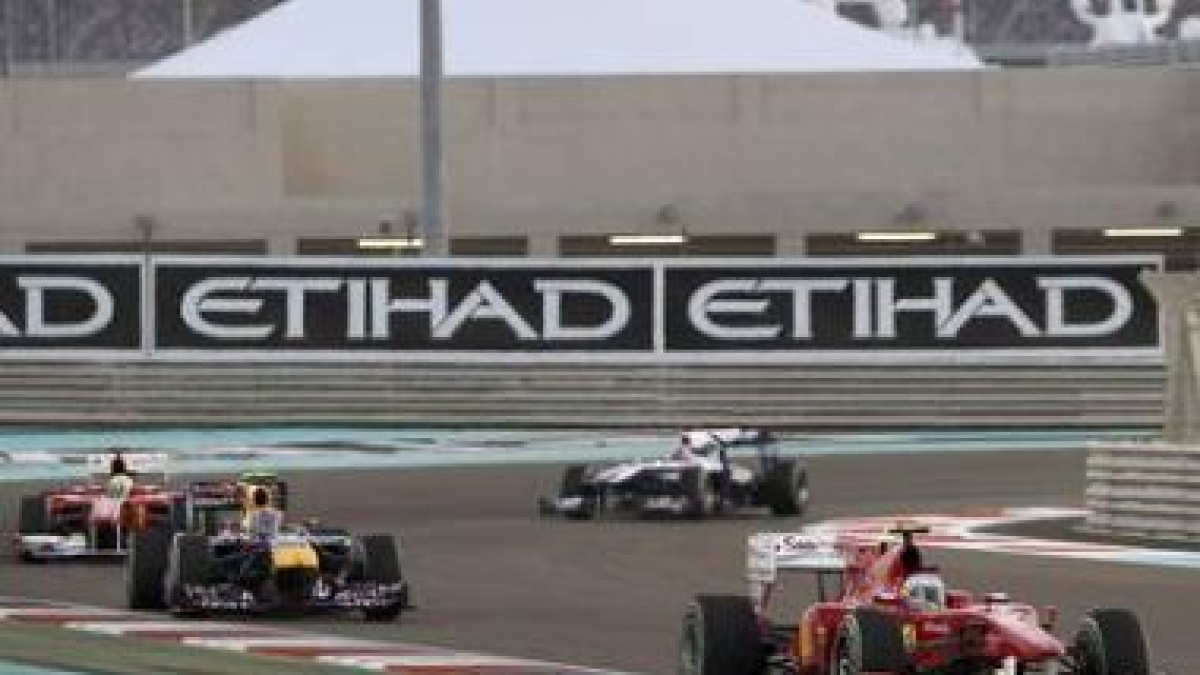 Alonso, delante de Webber, fue incapaz de superar a Petrov.