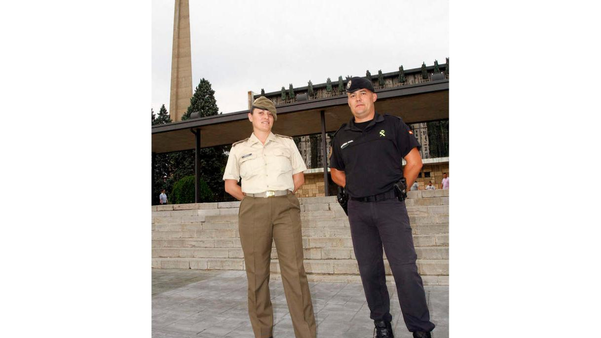 El agente Morán y su mujer, Vanesa, militar de El Ferral, hicieron posible el milagro.