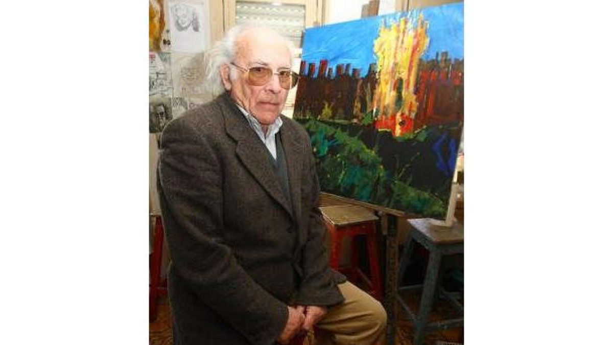Nicolás Solana, ayer en su estudio de Ponferrada.