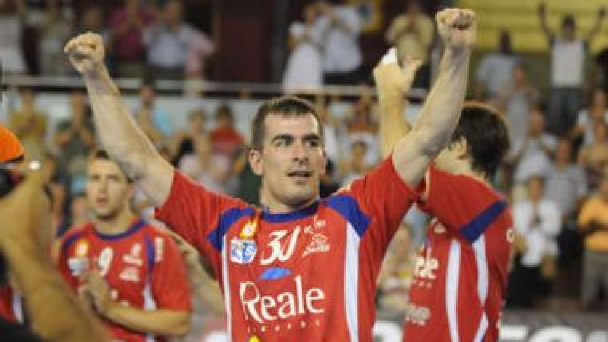 Doder  refleja en su gesto toda la alegría del equipo leonés.