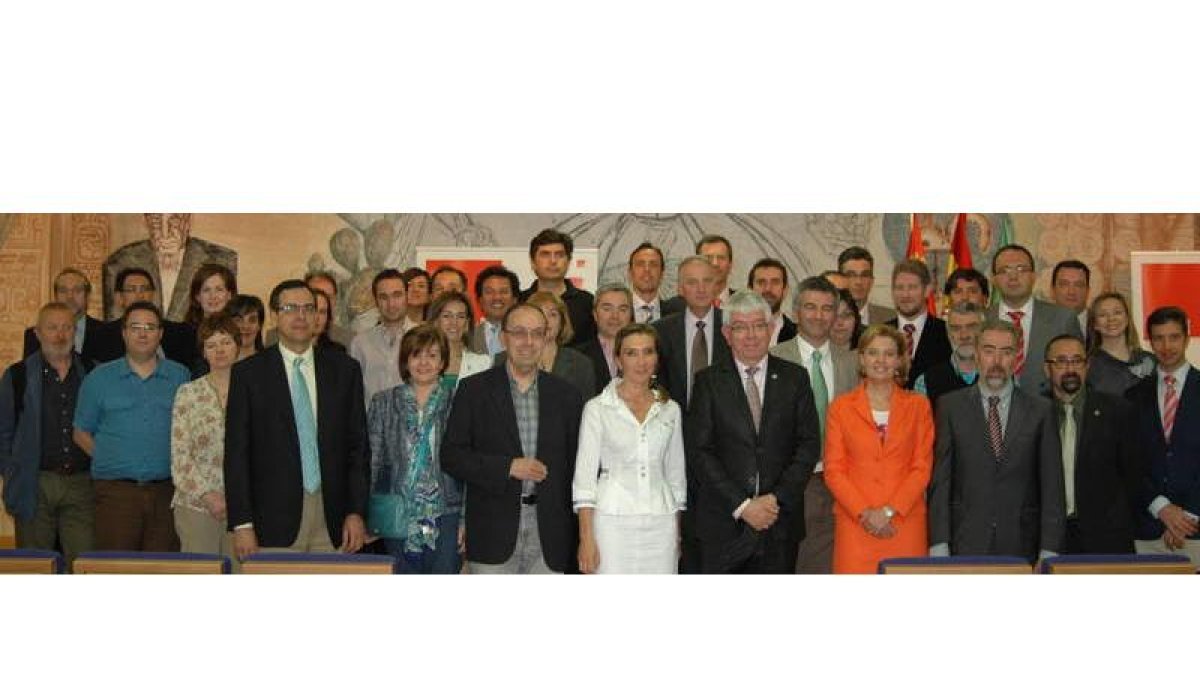 Imagen del equipo gestor y directivo de la Universidad de León.