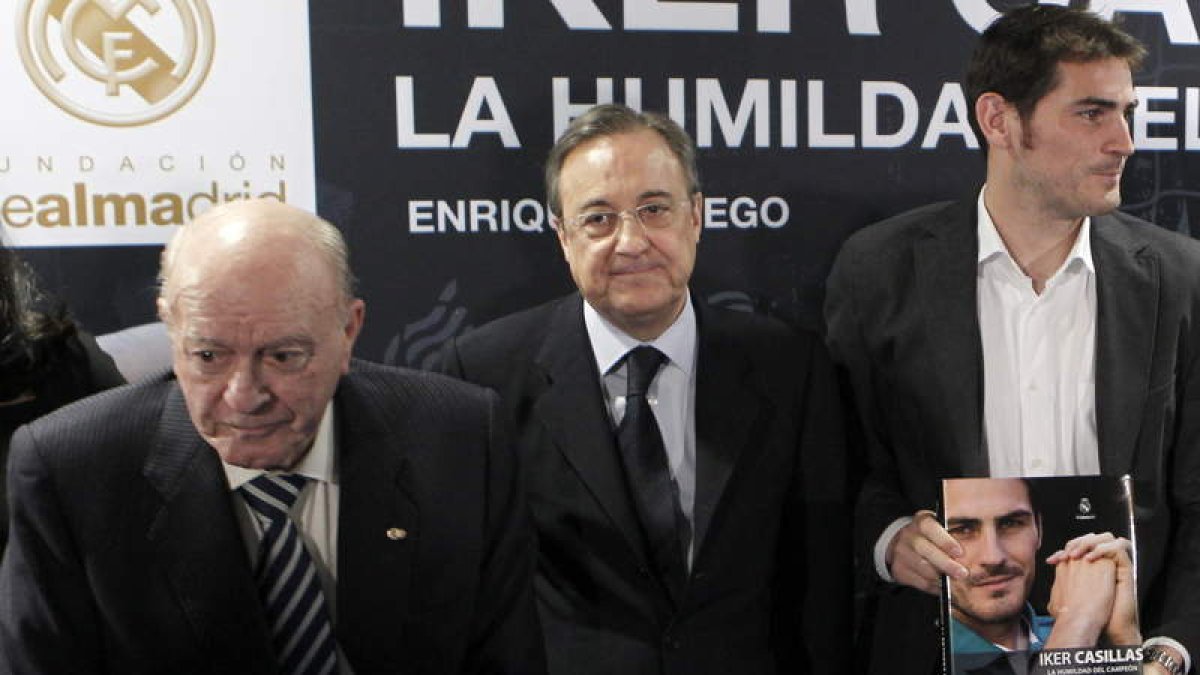 Di Stéfano y Florentino en la presentación del libro de Iker.