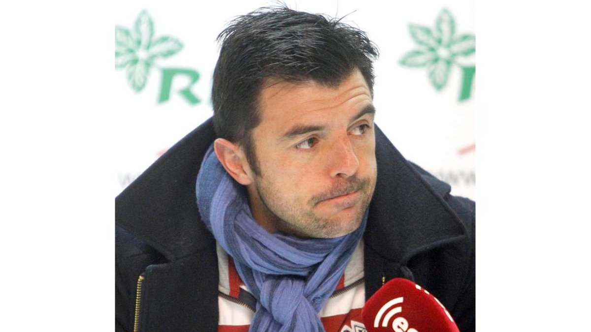 El técnico culturalista Luis Cembranos durante una rueda de prensa.
