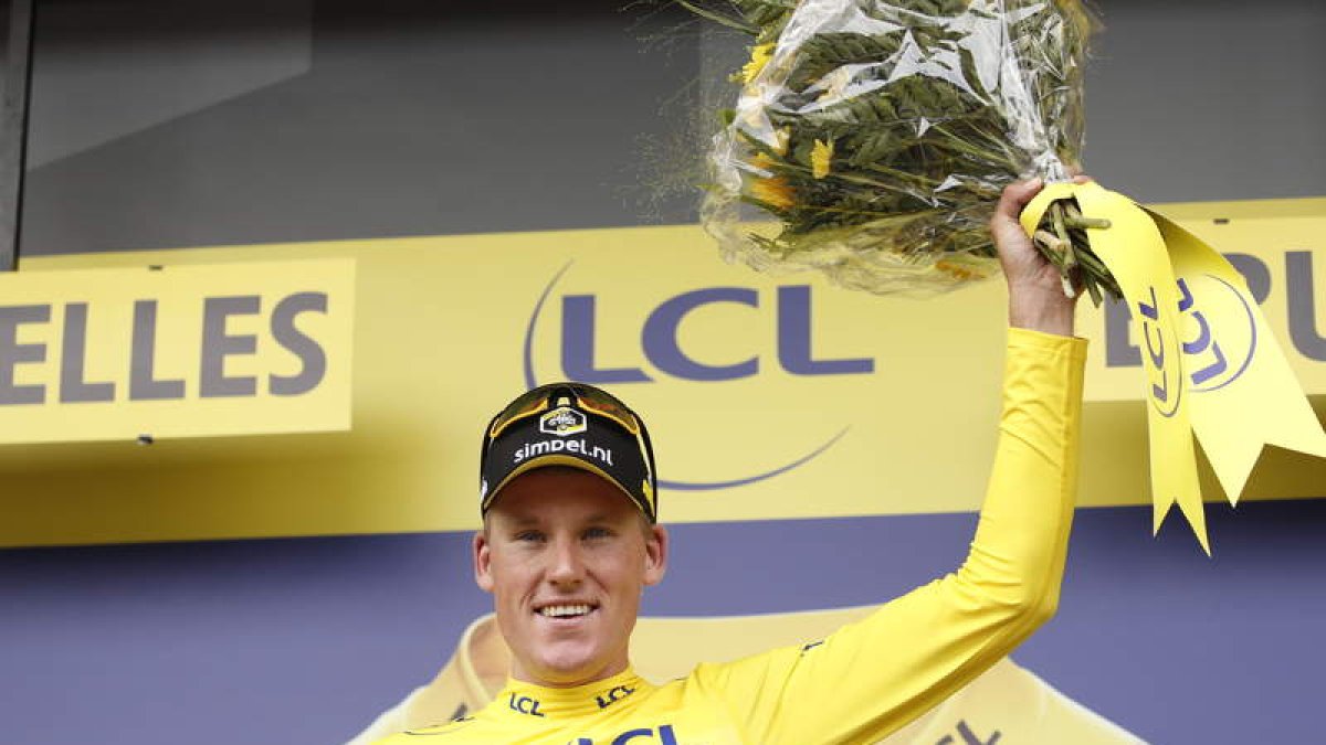 El primer maillot amarillo fue para Mike Teunissen. YOAN VALAT