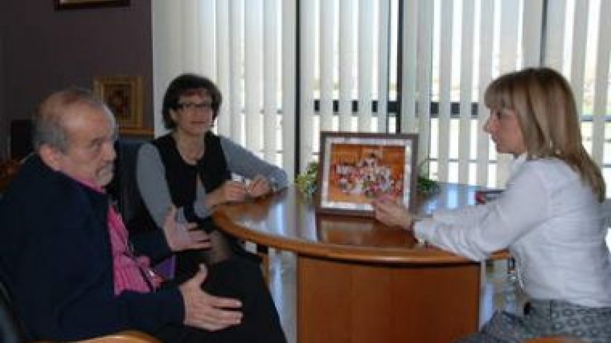 Gancedo se reunió con una delegación de la asociación de saharauis