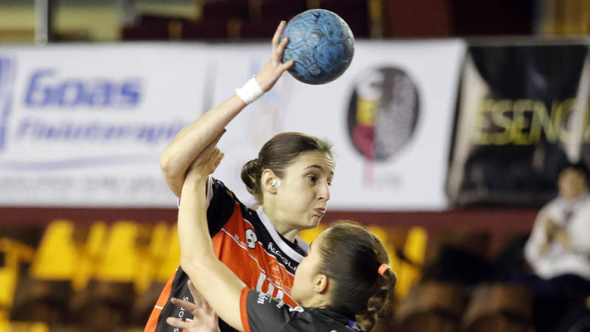 El Esencia 27 Cleba juega hoy en León ante el Rodavigo. MARCIANO