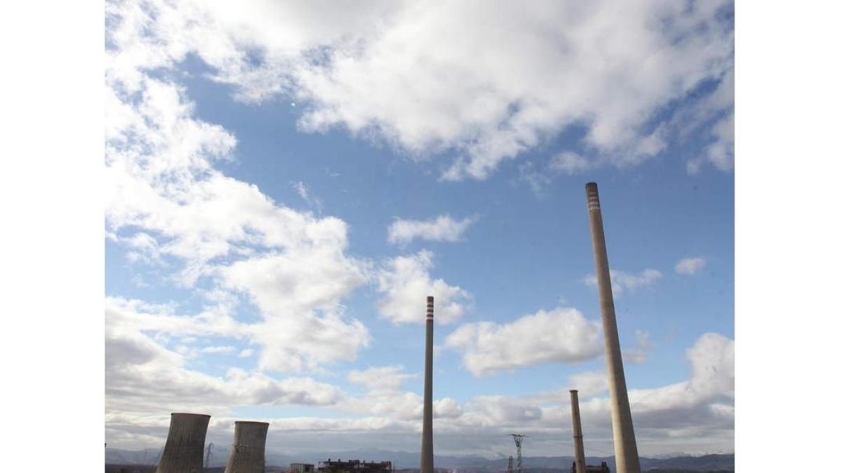 Cespa lleva la contrata de limpieza de la térmica.