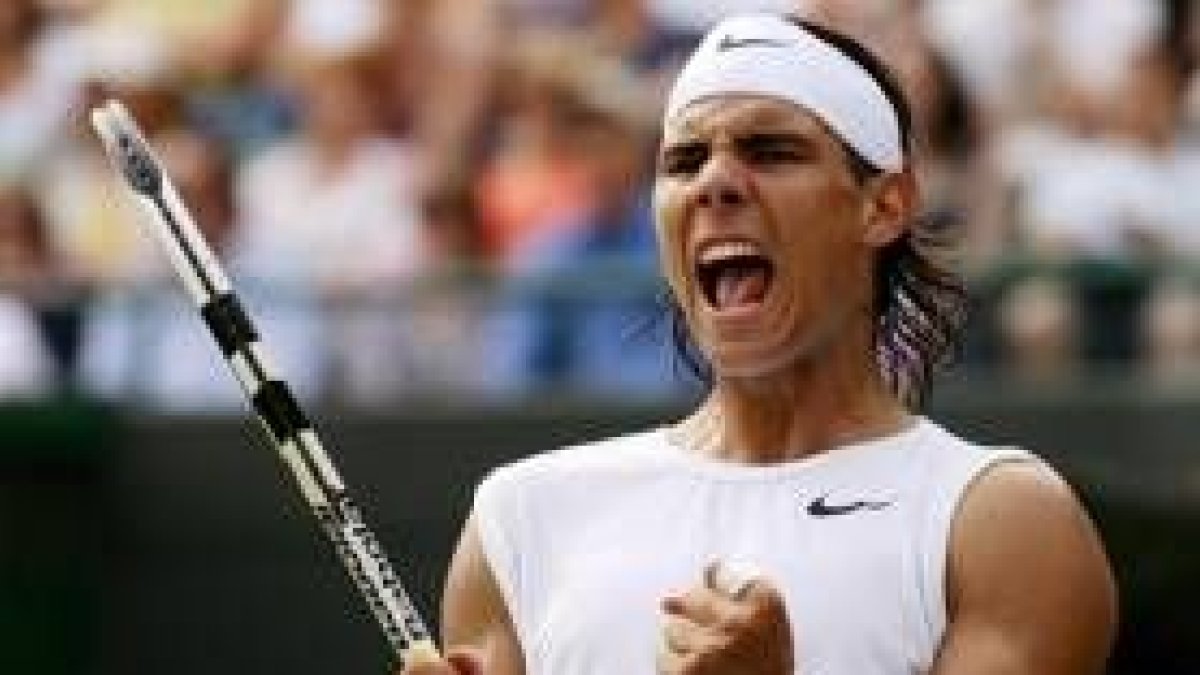 El tenista español Rafael Nadal celebra su victoria ante el letón Ernests Gulbis