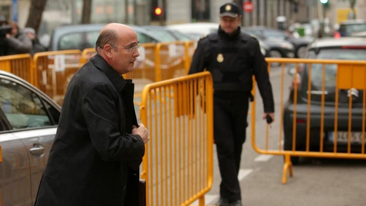El coronel de la Guardia Civil Diego Pérez de los Cobos a su llegada al Tribunal Supremo para declarar como testigo en la causa por rebelión.