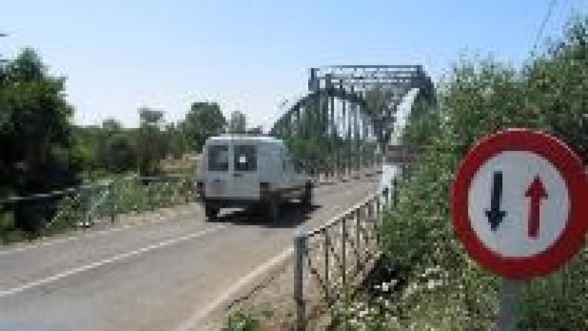 El puente de Sopeña es uno de los puntos negros de la carretera de Pandorado