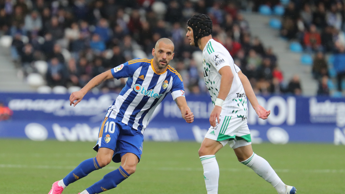 Yuri, en un momento del partido ante el Real Oviedo. SDP