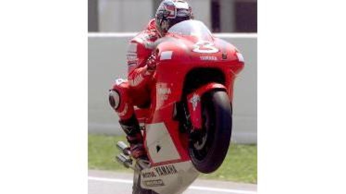 Max Biaggi buscará con otra firma el título de campeón del mundo