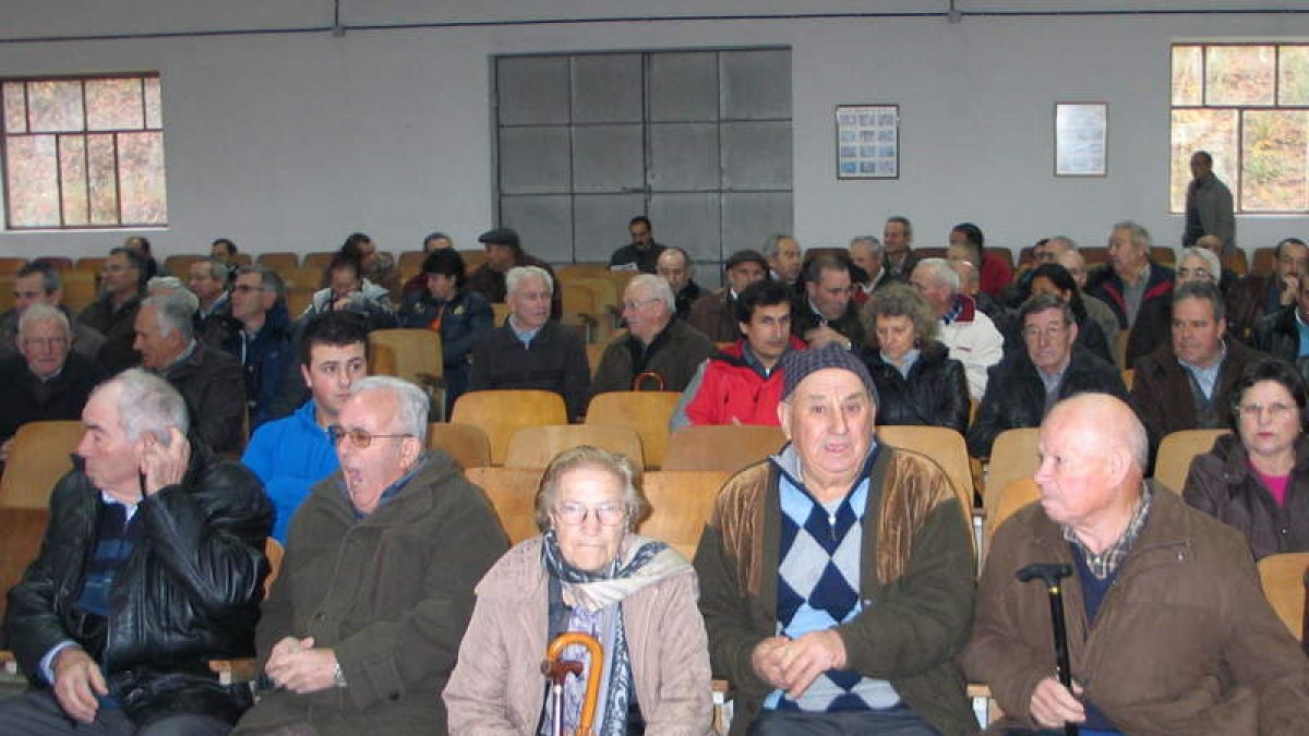 Asamblea de socios de la cooperativa de Camponaraya.