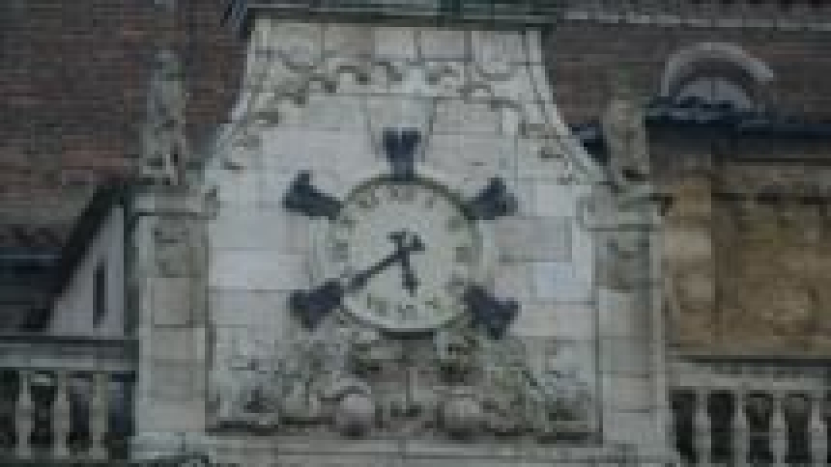 Desde el reloj del viejo Consistorio de la plaza Mayor sonarán por primera vez las doce campanadas