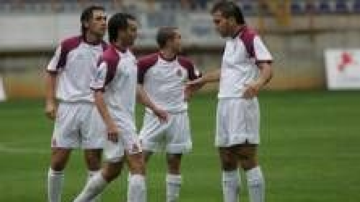 Soto, Pepín, Casquero y Diego, de izda a derecha, tratan de organizarse