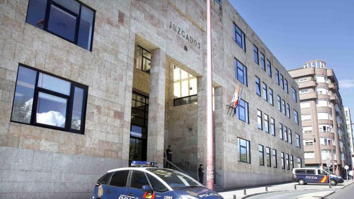 Fachada de los juzgados de León. DL
