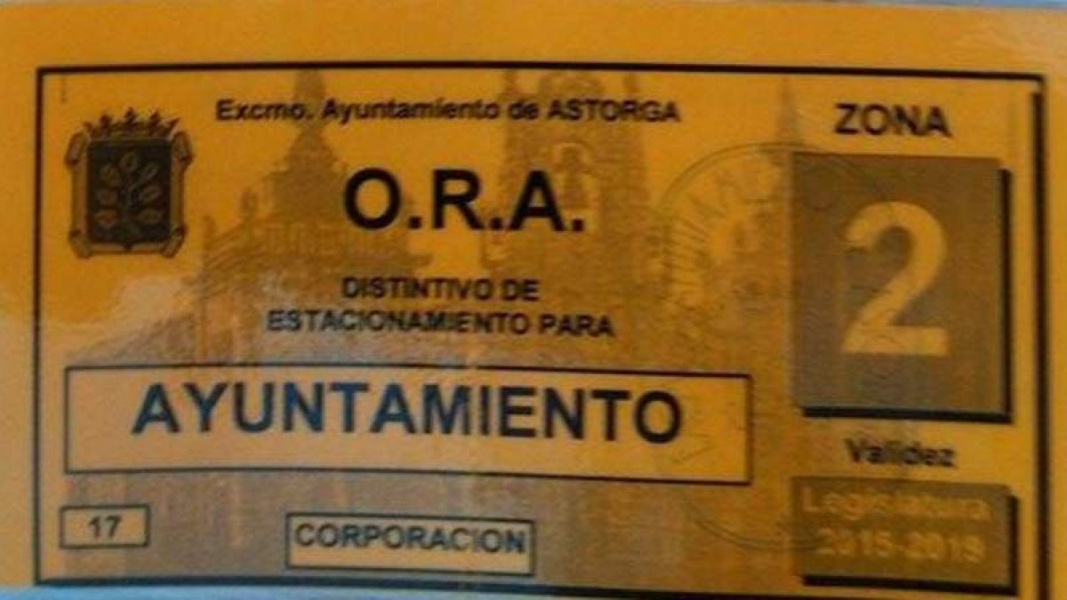 Tarjeta de la ORA que han devuelto los ediles.