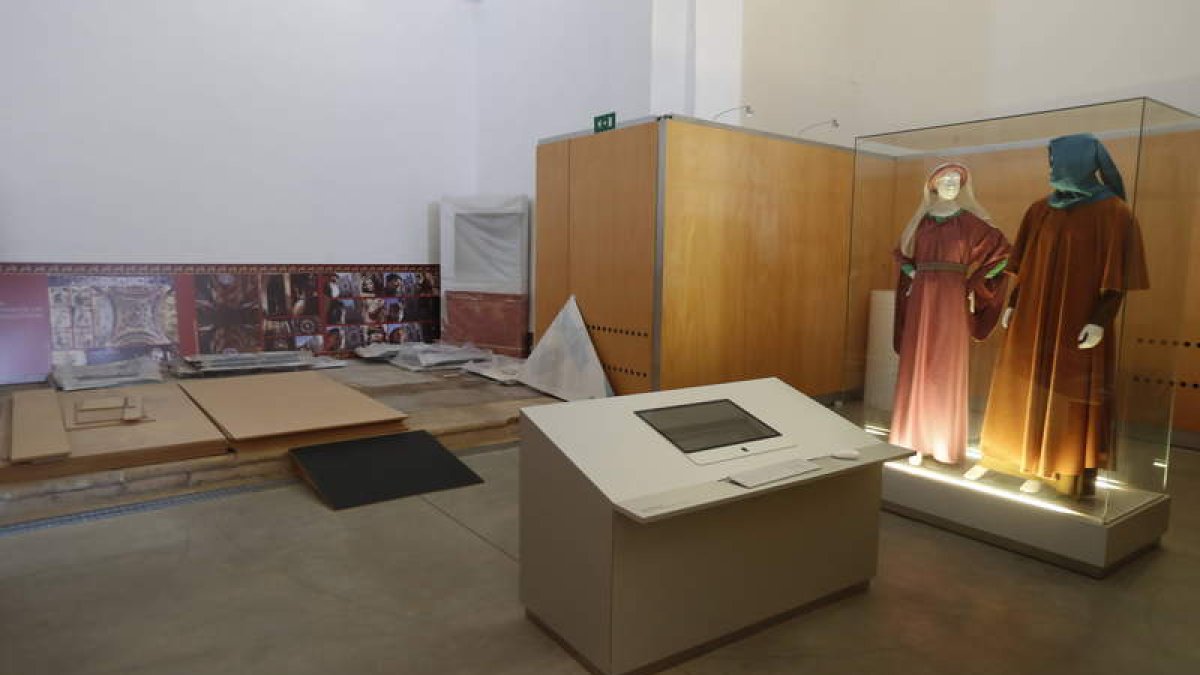 Interior de la iglesia de San Pedro, antes de las últimas obras que permitirán convertirla en un museo. RAMIRO
