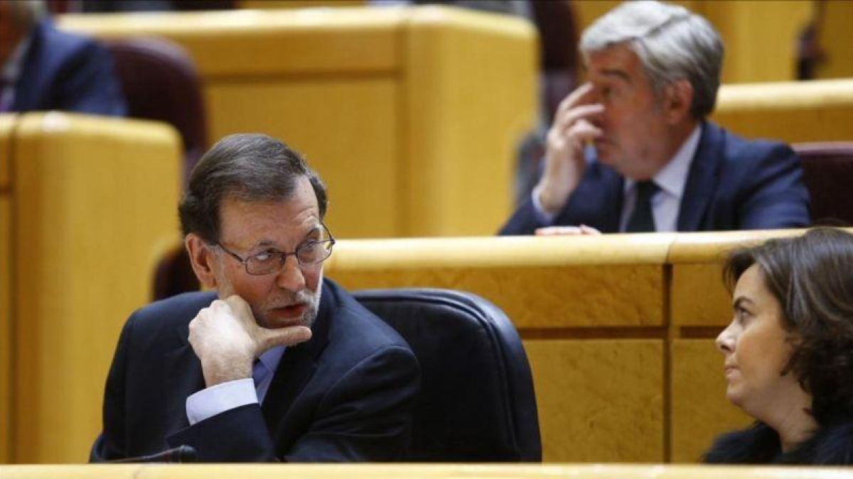 Mariano Rajoy y Soraya Sáenz de Santamaría, este martes 21 de febrero en el control del Senado.