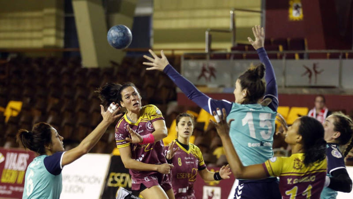 La leonesa Raquel Caño logró siete goles ante Zuazo. MARCIANO