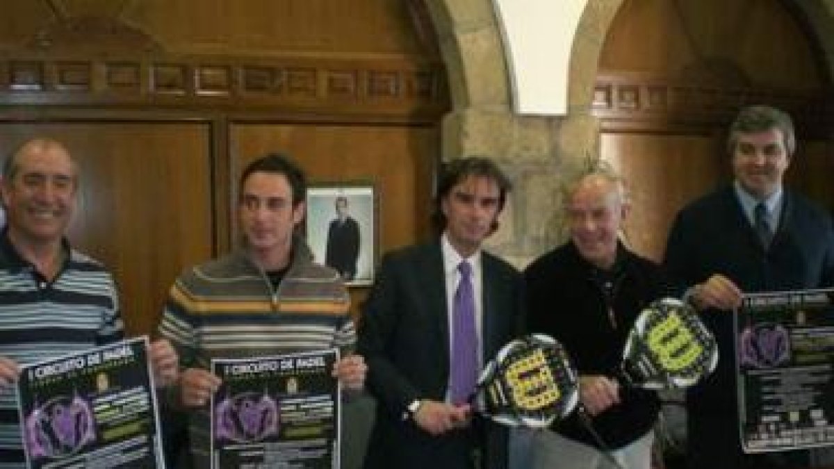 Ángel Rodríguez y Villanueva, con responsables de los lugares de juego