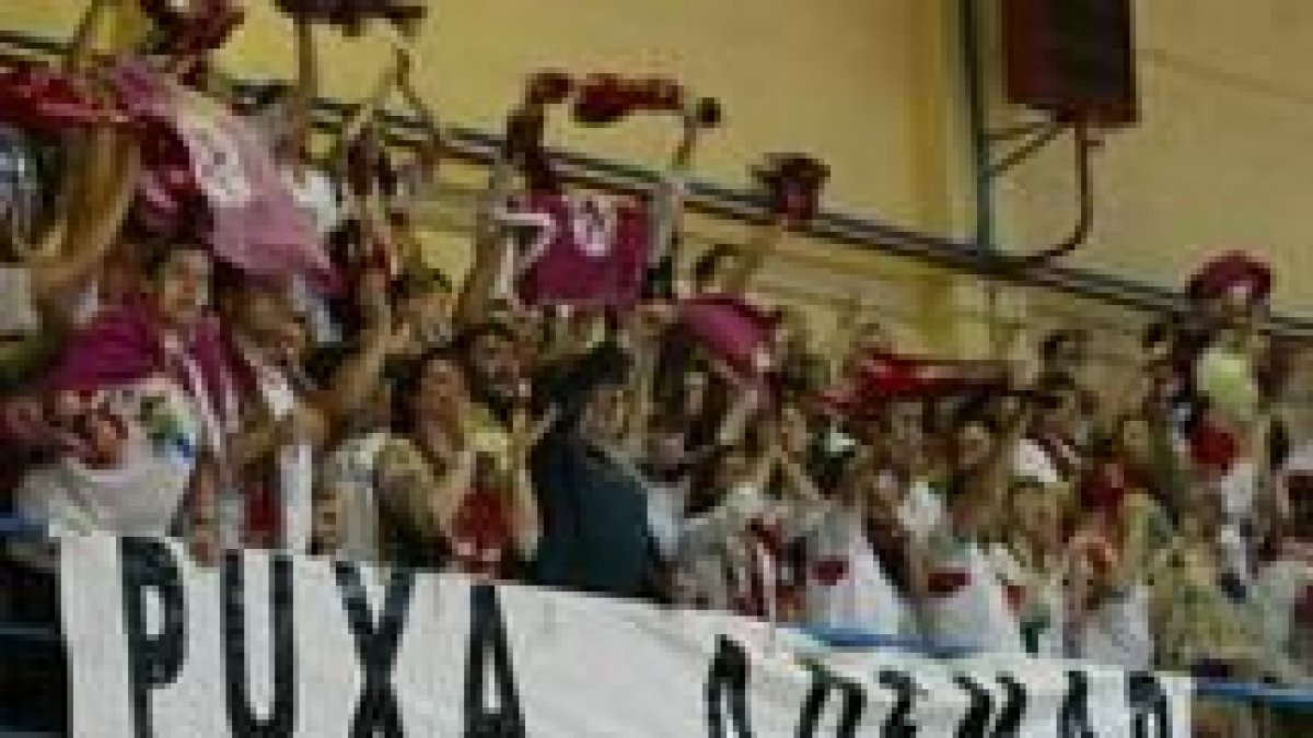 La afición leonesa apoyó en lo que pudo al Ademar en su envite europeo