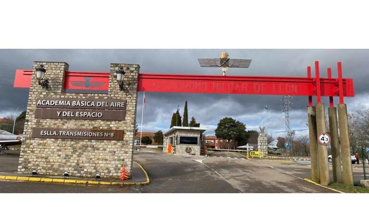 A la izquierda ya luce el nombre completo de la academia. DL