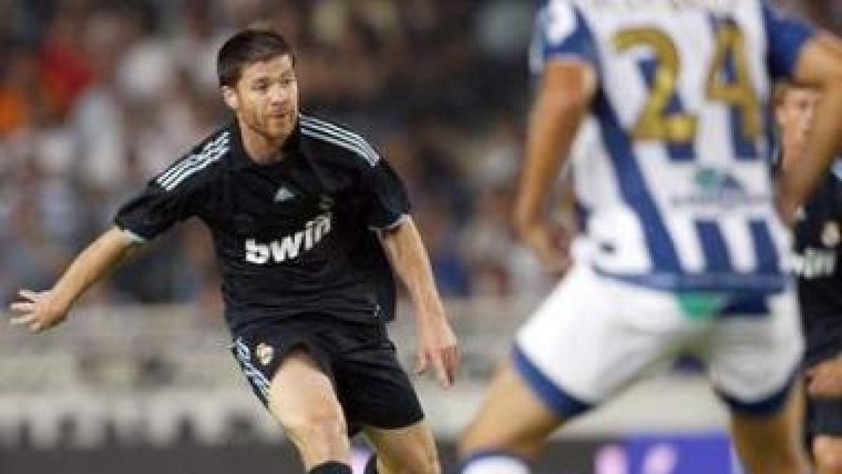 Xabi Alonso volvió a Anoeta aunque ahora en el Madrid.