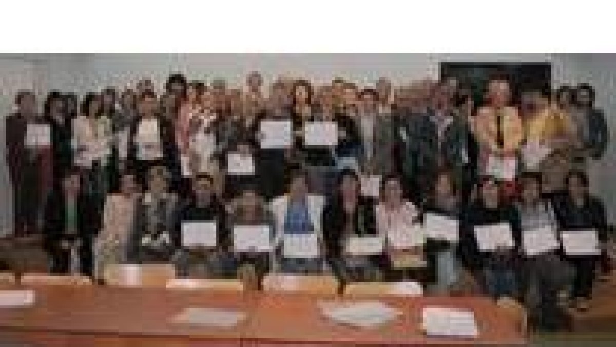 Premiados en la entrega de diplomas del programa «Iníciate» de Valverde de la Virgen