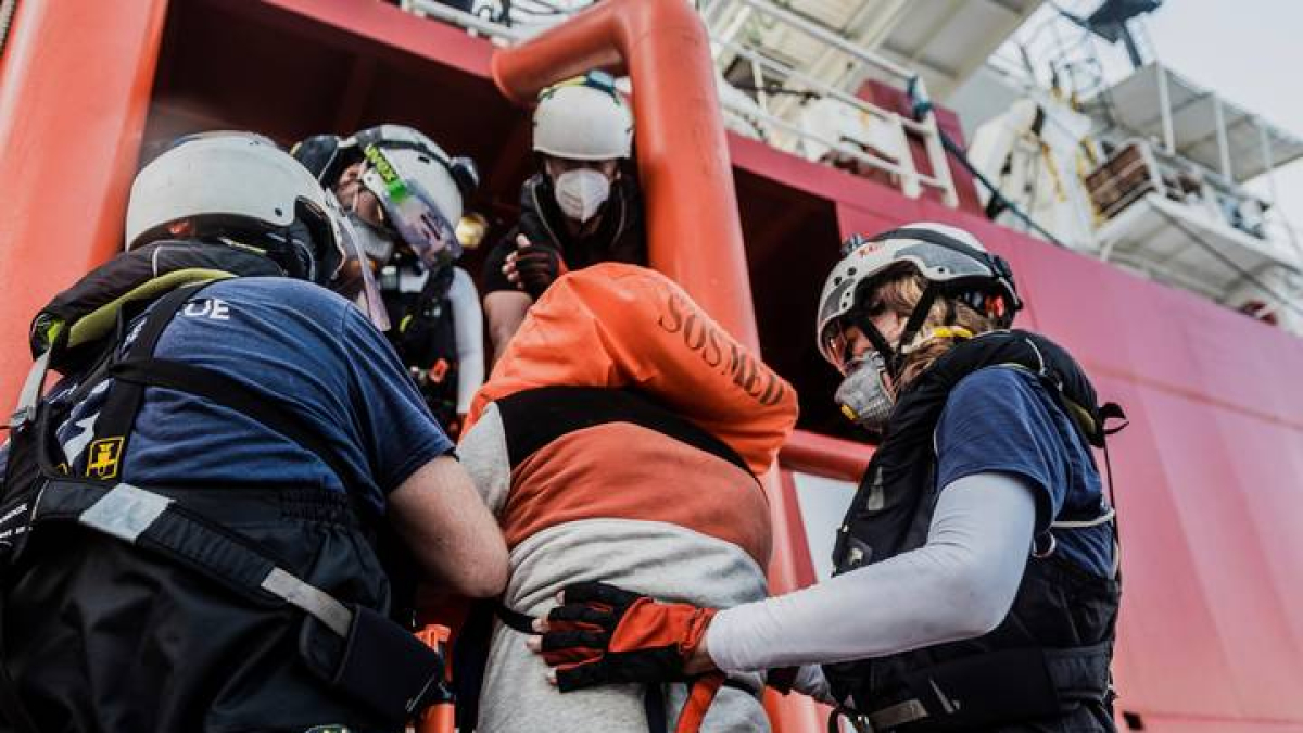 El barco de rescate Ocean Viking, de la organización humanitaria SOS Méditerranée y el único que opera en estos momentos en el Mediterráneo Central, ha realizado en las últimas horas varias operaciones de salvamento. EFE|SOS MEDITERRANEÉ|FLAVIO GASPERI