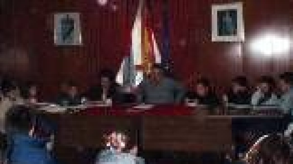 Los escolares de La Cabrera protagonizaron un pleno infantil en Encinedo