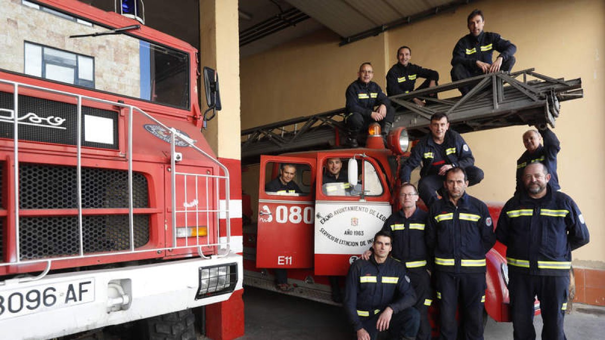 Los bomberos celebraron ayer la festividad de su patrono, San Juan de Dios. JESÚS F. SALVADORES
