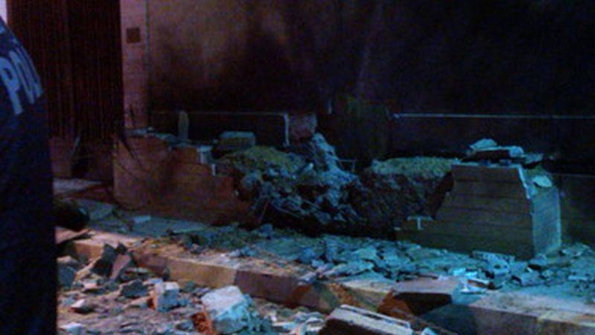 Un artefacto explosivo de mediana potencia ha estallado este martes, de madrugada, en la embajada de España en Trípoli.