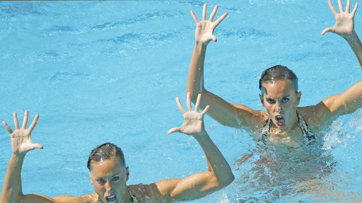 Gemma Mengual y Ona Carbonell durante su actuación. LAVANDEIRA
