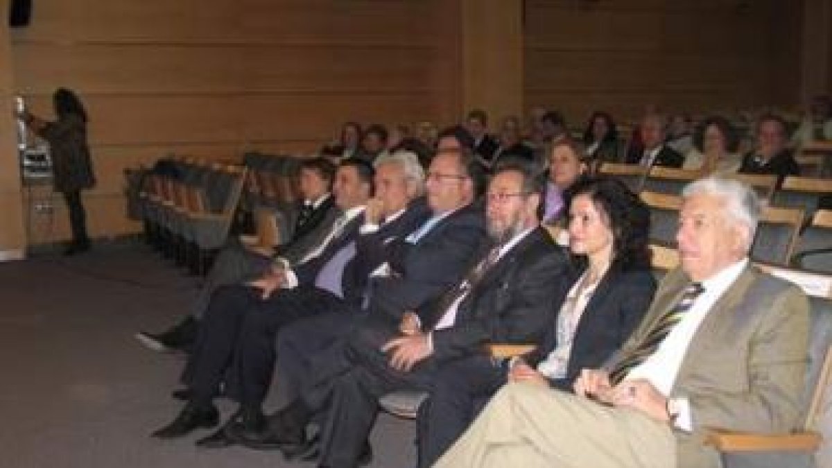 Mar Palacio, rodeada de los antiguos presidentes que ayer recibieron el galardón.