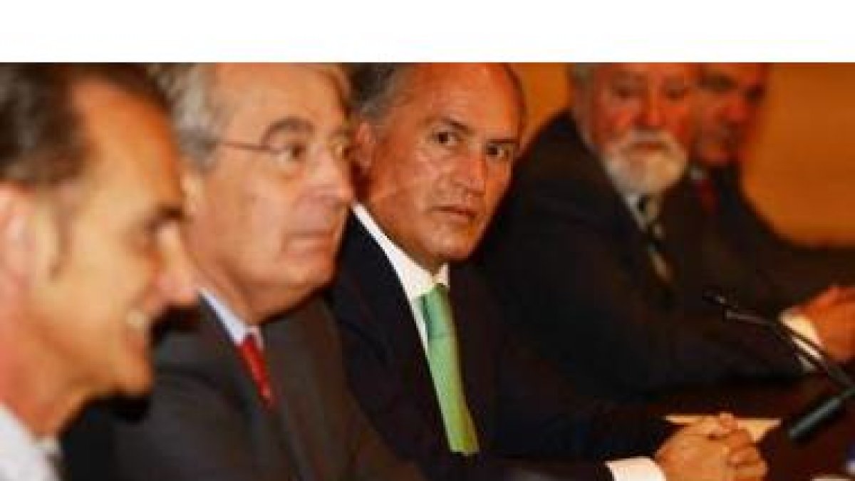 Lucas Hernández y Evaristo del Canto, en una imagen de archivo durante la celebración de un Consejo.