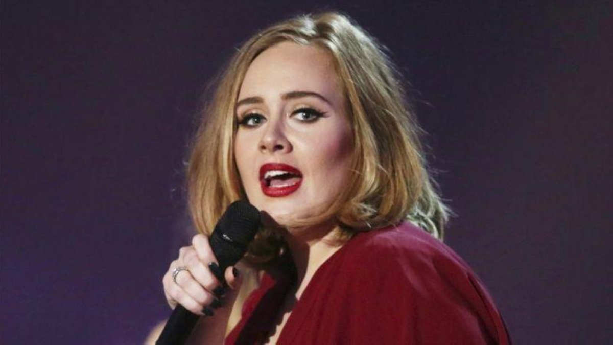Adele, durante una actuación.
