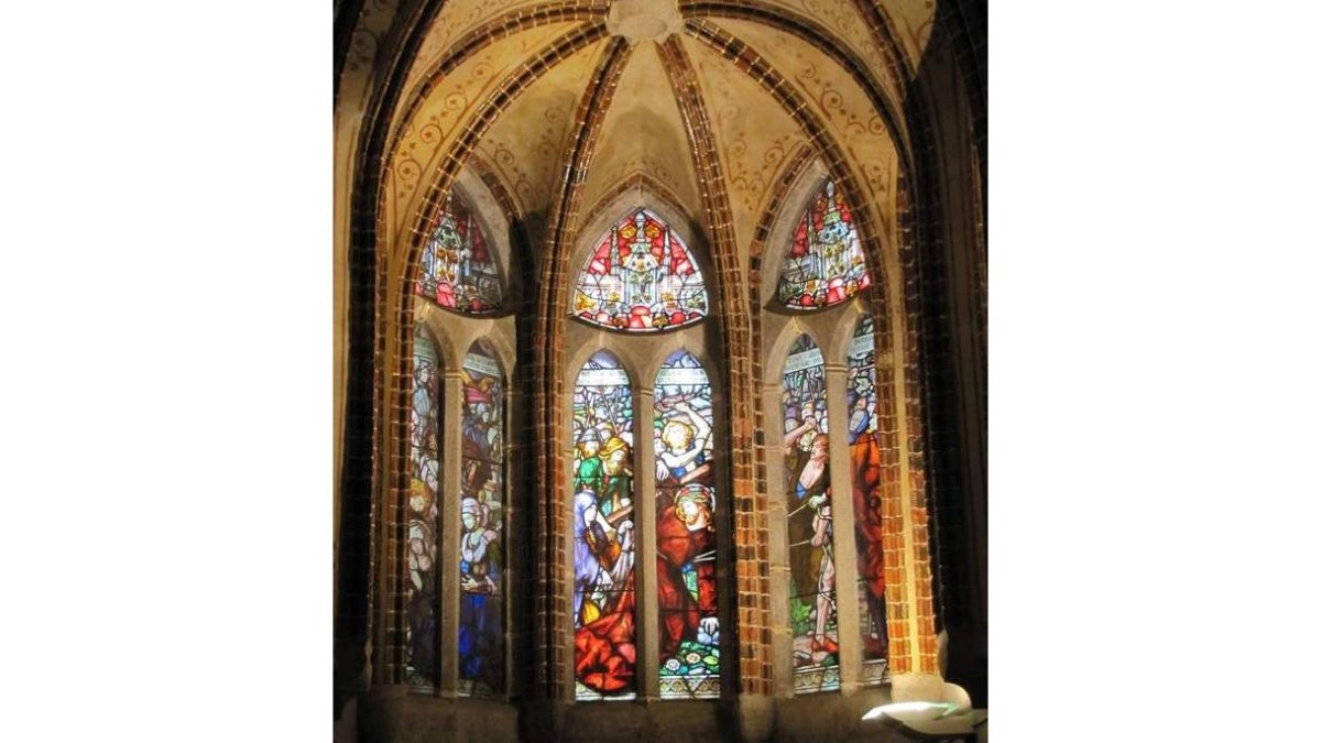 Vidrieras del Palacio de Gaudí. DL