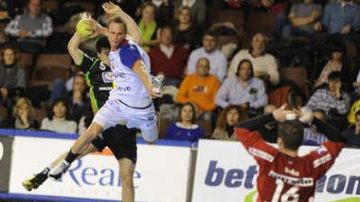 Los goles de Stranovsky no fueron suficientes ante el Lemgo.