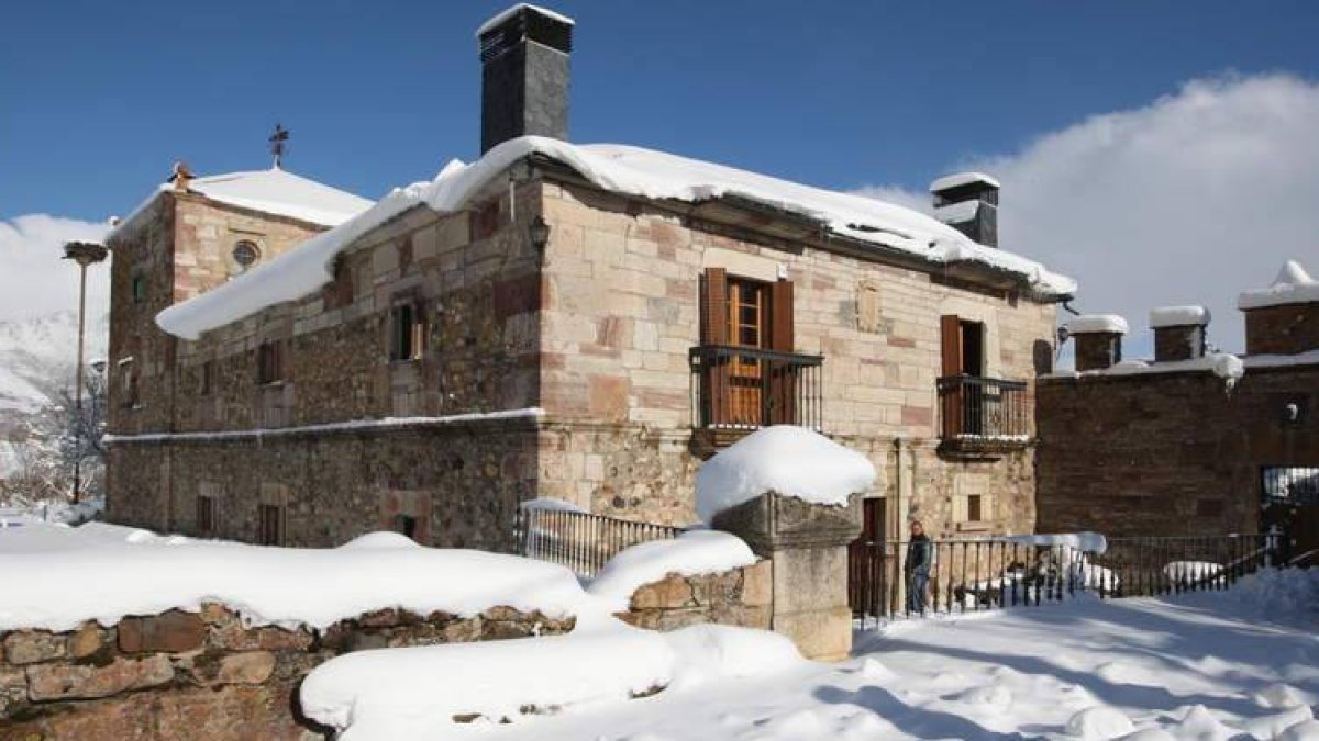 El palacio de los Quiñones data de finales del XVI y principios del XVII y fue declarado Conjunto Histórico en 1995.