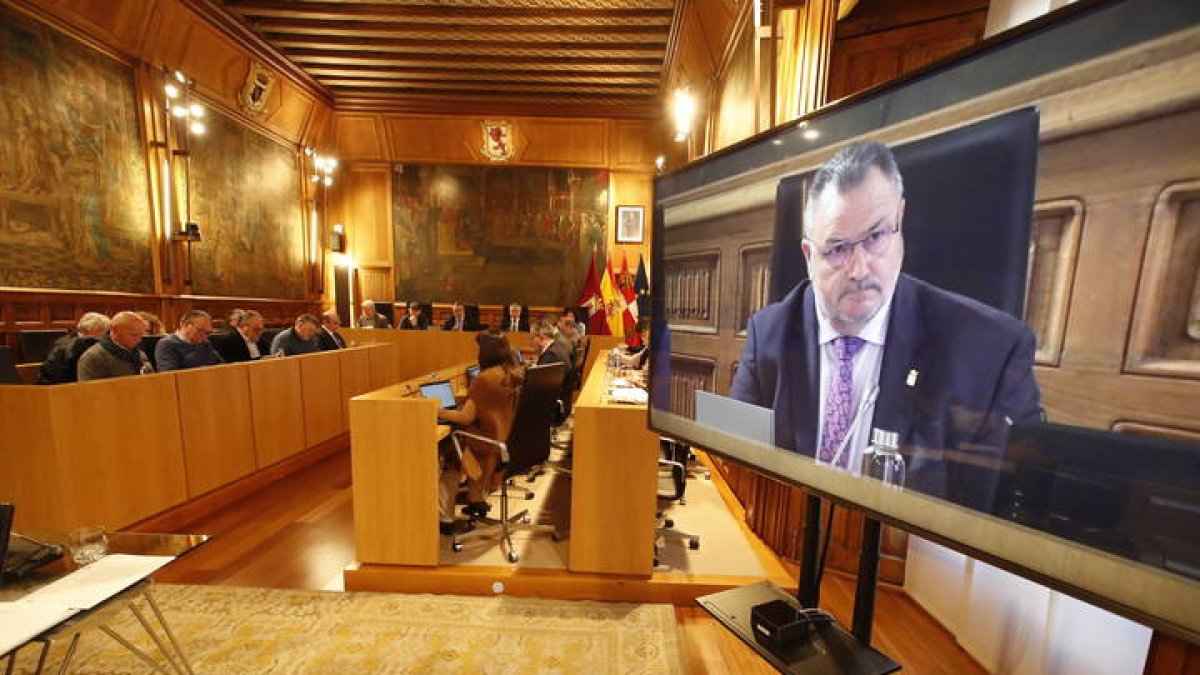 Un momento del Pleno de la Diputación de León celebrado este miércoles. RAMIRO