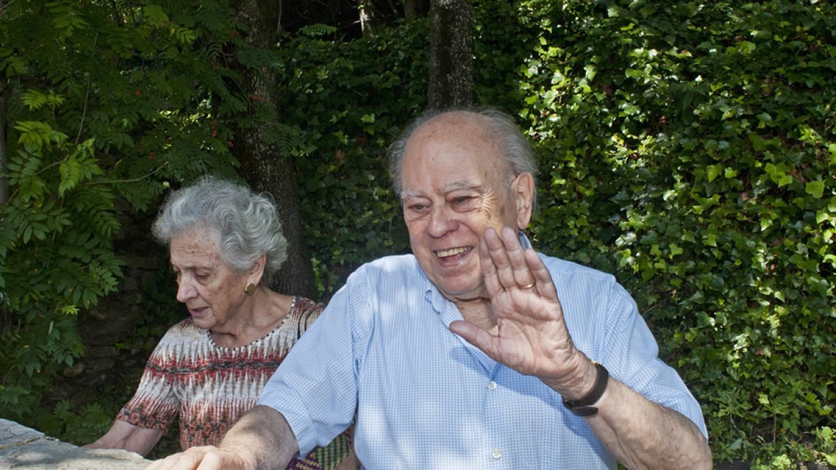 El expresidente catalán Jordi Pujol, junto a su esposa, Marta Ferrusola, en una imagen de archivo. ROBIN TOWNSEND / EFE